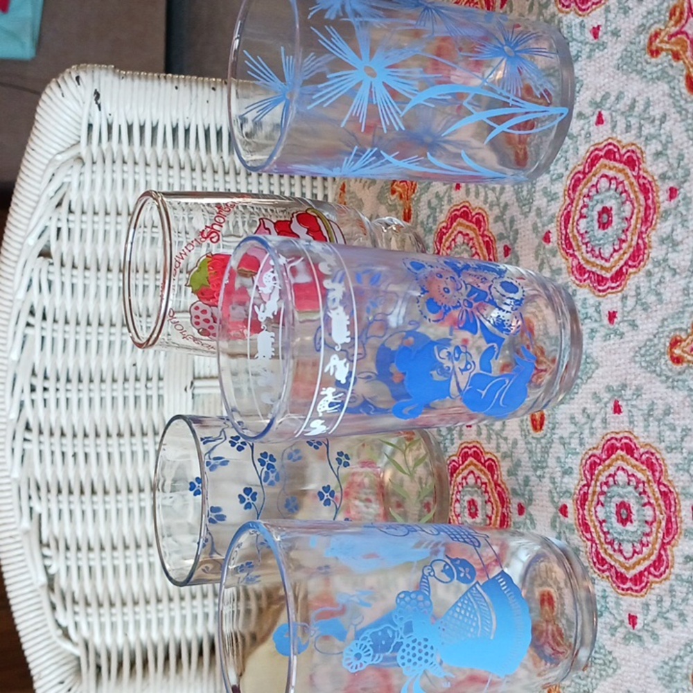 Vintage~ 5 assorted juice glasses - Adorable!